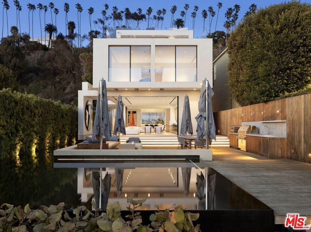 547 Palisades Beach Road, Santa Monica