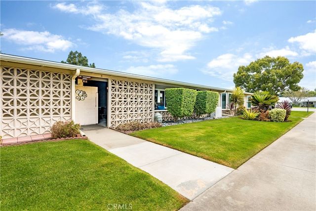 1800 Sunningdale 18b, Seal Beach