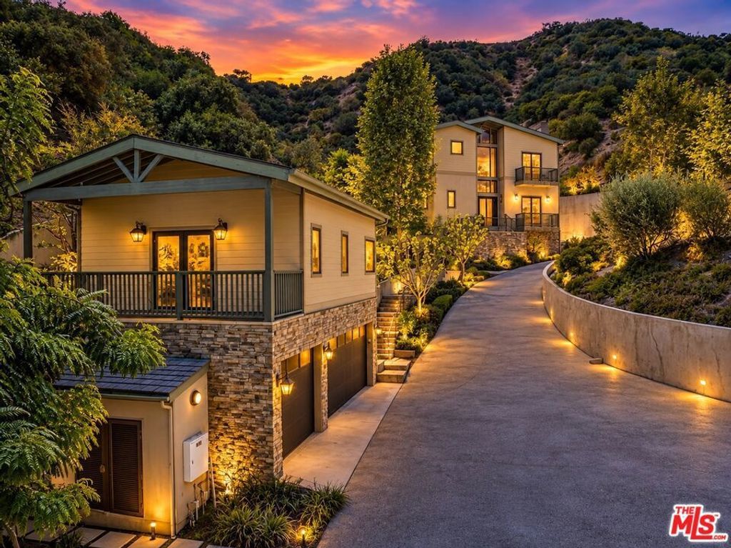 4099 Mandeville, Brentwood