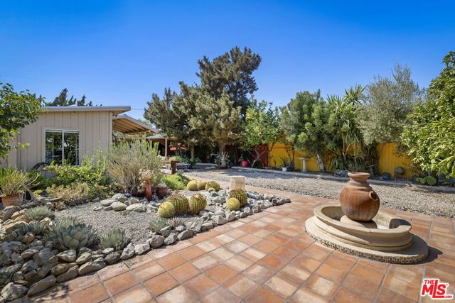 6033 Fulcher Avenue, Los Angeles