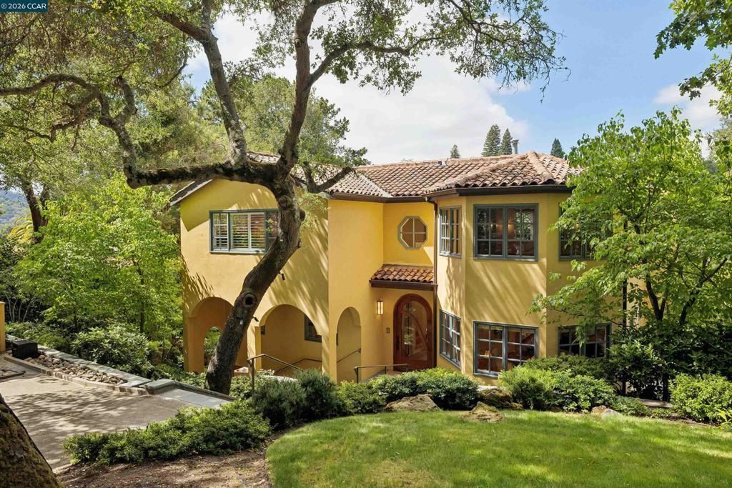 124 Camino Sobrante, Orinda