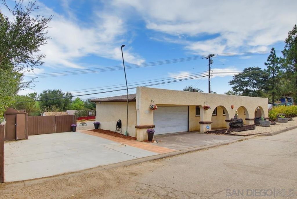 321 North, El Cajon