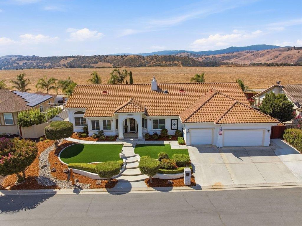 1490 Sonnys Way, Hollister