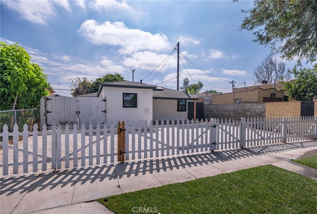 5910 Walnut Ave, Long Beach