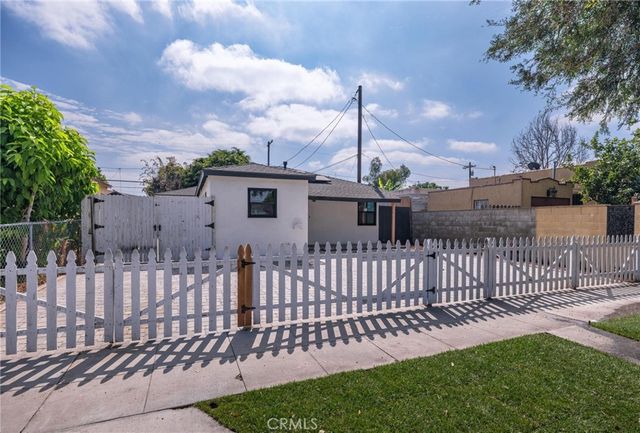5910 Walnut Ave, Long Beach