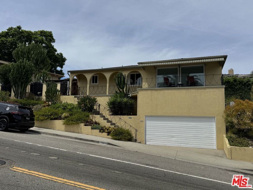 1150 W Summerland Avenue, Los Angeles