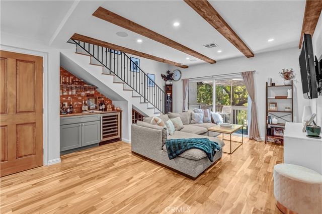 7050 Shoup # 212, Canoga Park
