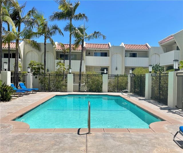 415 2nd, Hermosa Beach.