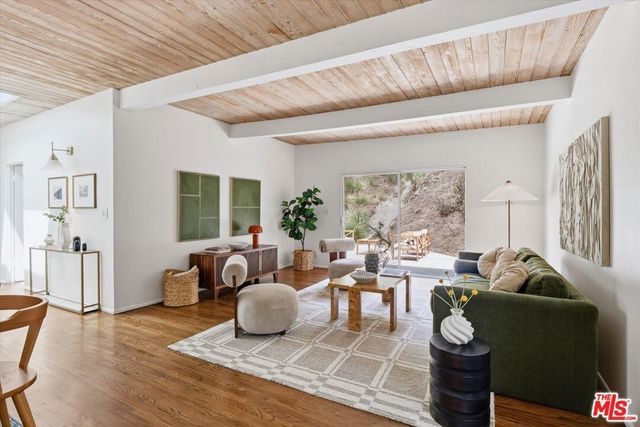 1308 N Beverly Glen Boulevard, Los Angeles