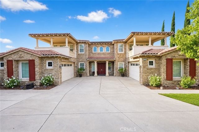 1115 Maravilla, Corona