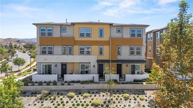 27105 Valley Oak, Valencia