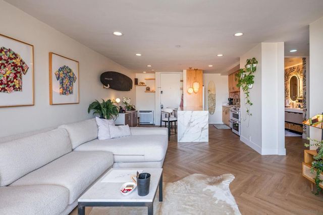 727 Sapphire St # 312, San Diego