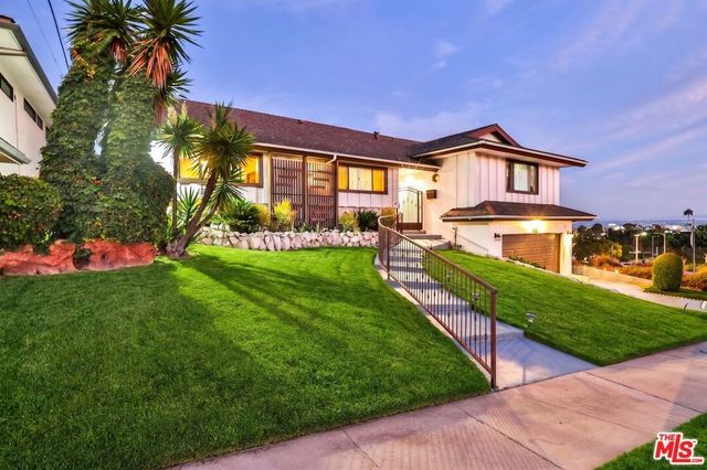 5720 S Chariton Avenue, Los Angeles