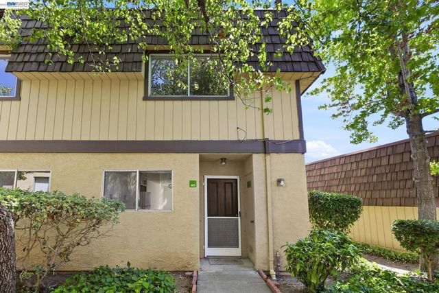 10401 Shaw St # 401, Oakland