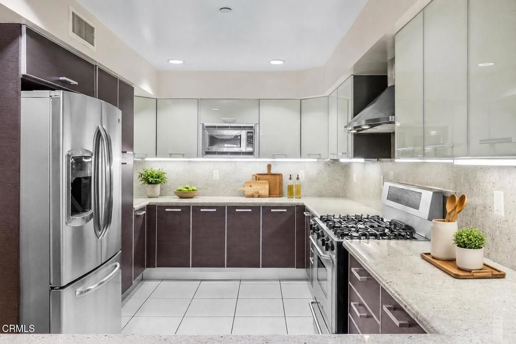 1353 N Fuller Avenue # 204, Los Angeles