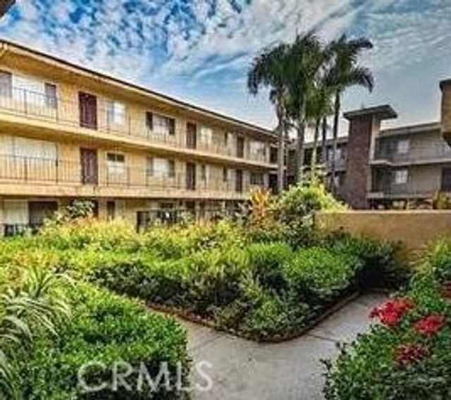 8505 Columbus Avenue # 111, North Hills