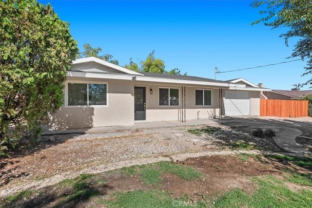 9812 Redwood, Hesperia