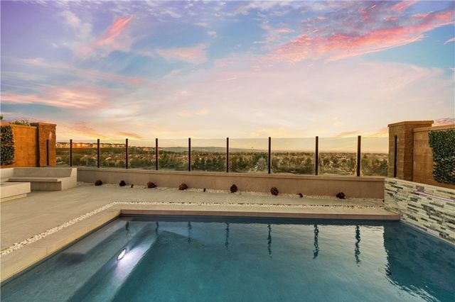 137 Trumpet Flower, Irvine