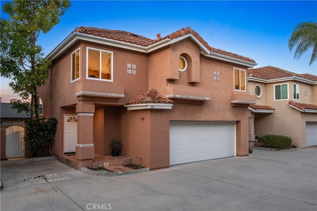 208 Calabria Court, Costa Mesa