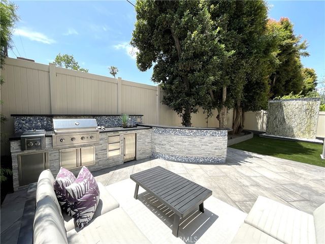 533 Daniel Freeman Circle, Inglewood