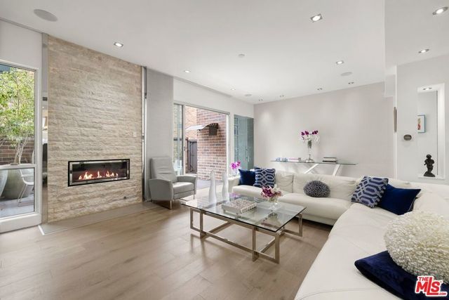 9305 Burton Way # A, Beverly Hills