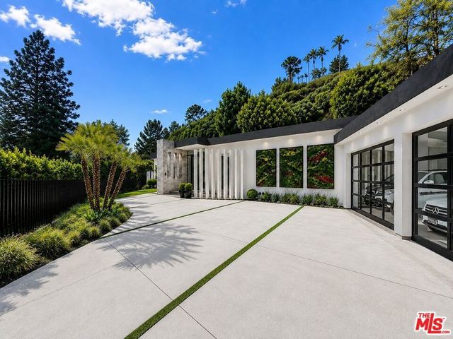1049 Loma Vista Drive, Beverly Hills