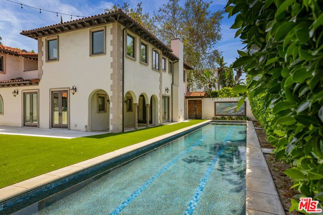 11159 La Maida Street, Los Angeles