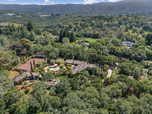 600 Moore Road, Woodside