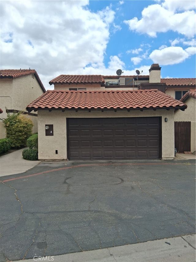 1077 S Santo Antonio Drive # 4, Colton
