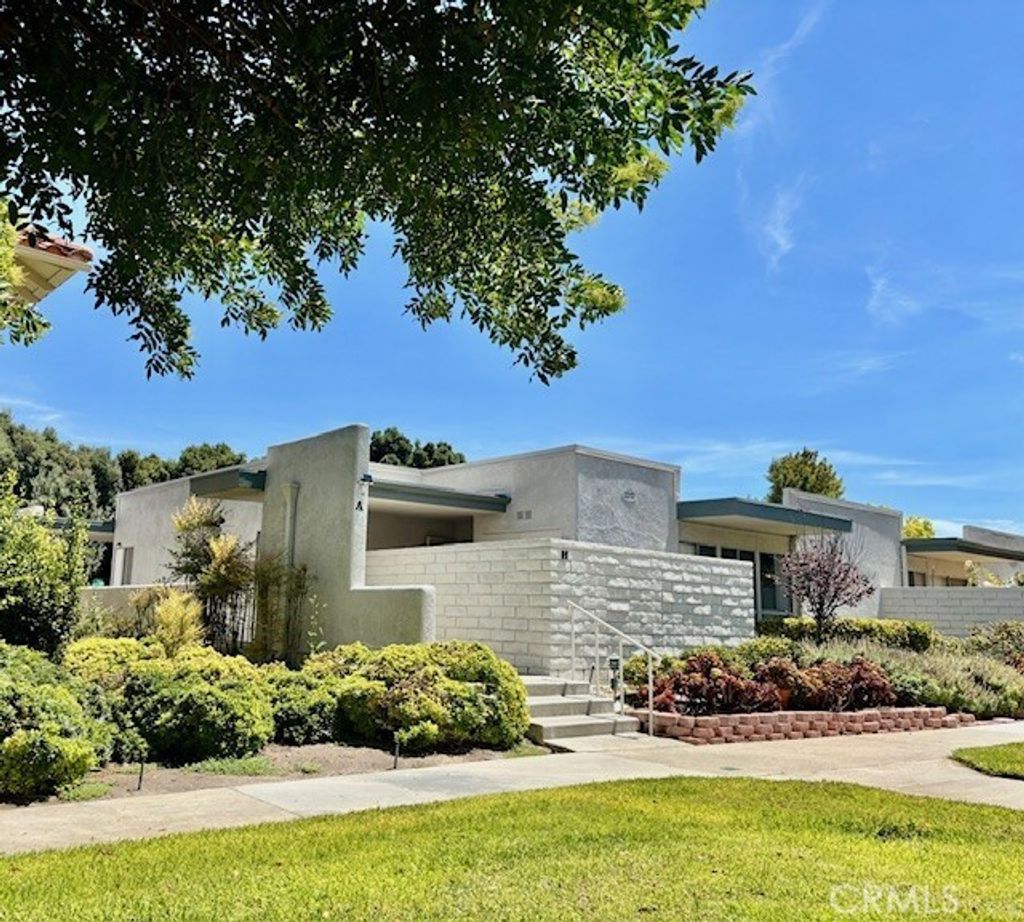 2213 Via Mariposa East # A, Laguna Woods