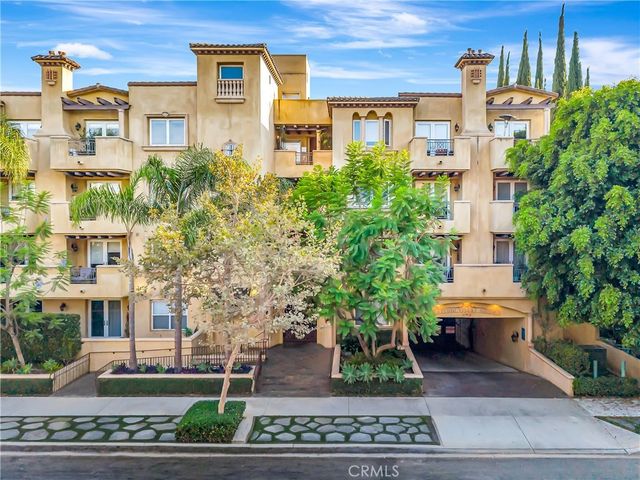 12044 Hoffman Street # 303, Studio City