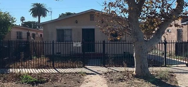 1720 W 60th, Los Angeles