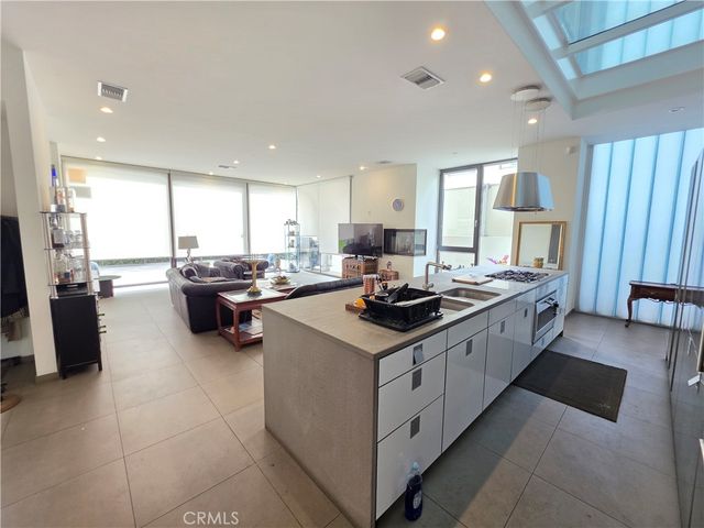 9 Temple, Long Beach