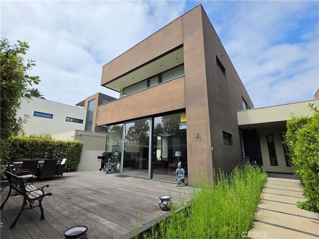 9 Temple, Long Beach