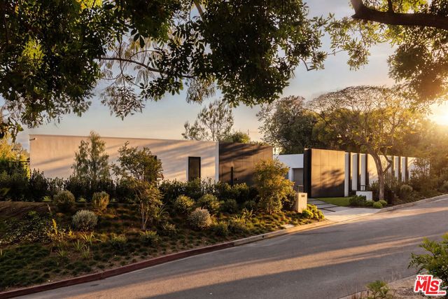 500 Chalette Drive, Beverly Hills