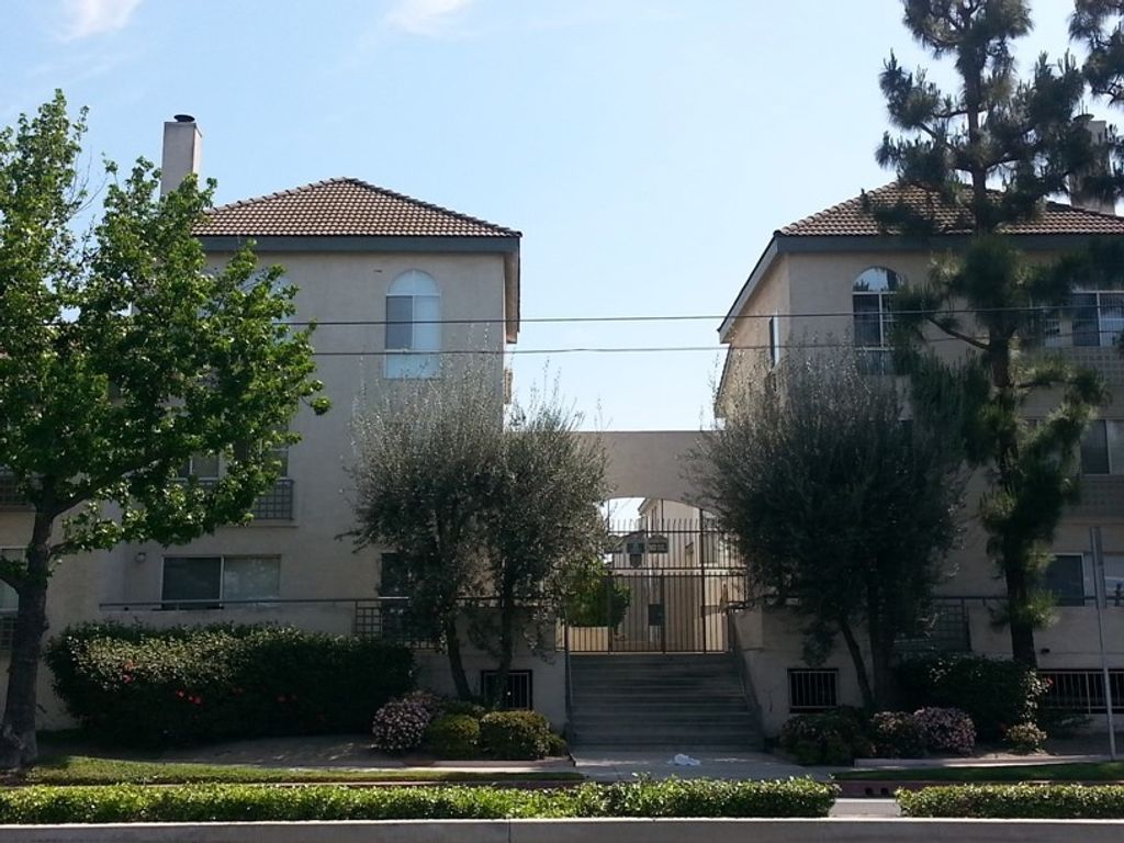 15000 Downey # 273, Paramount