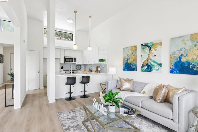 12 Madrid Ct, Novato