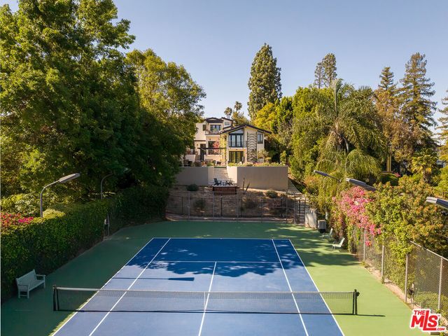 16820 Oak View Drive, Encino