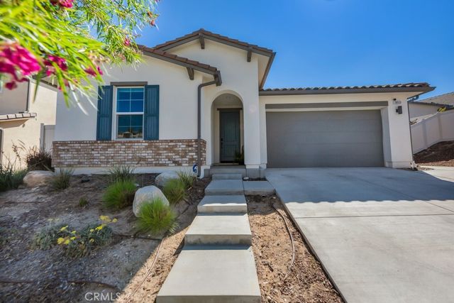 28553 Foothill, Saugus