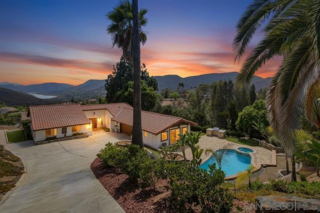 2450 Vista Lago Ter, Escondido