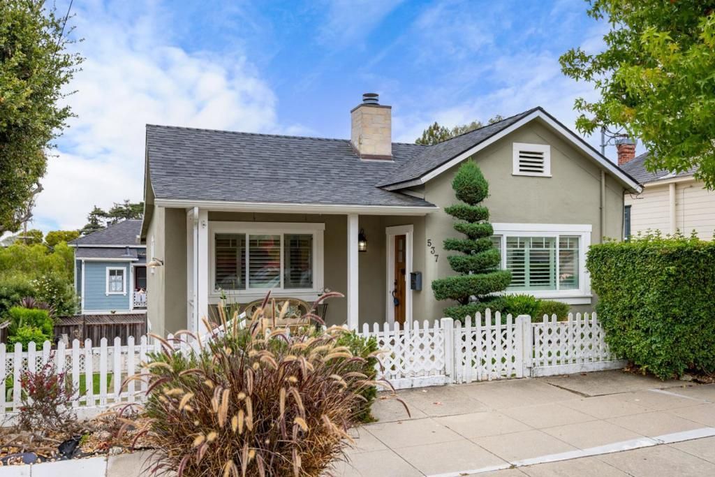 537 Larkin Street, Monterey