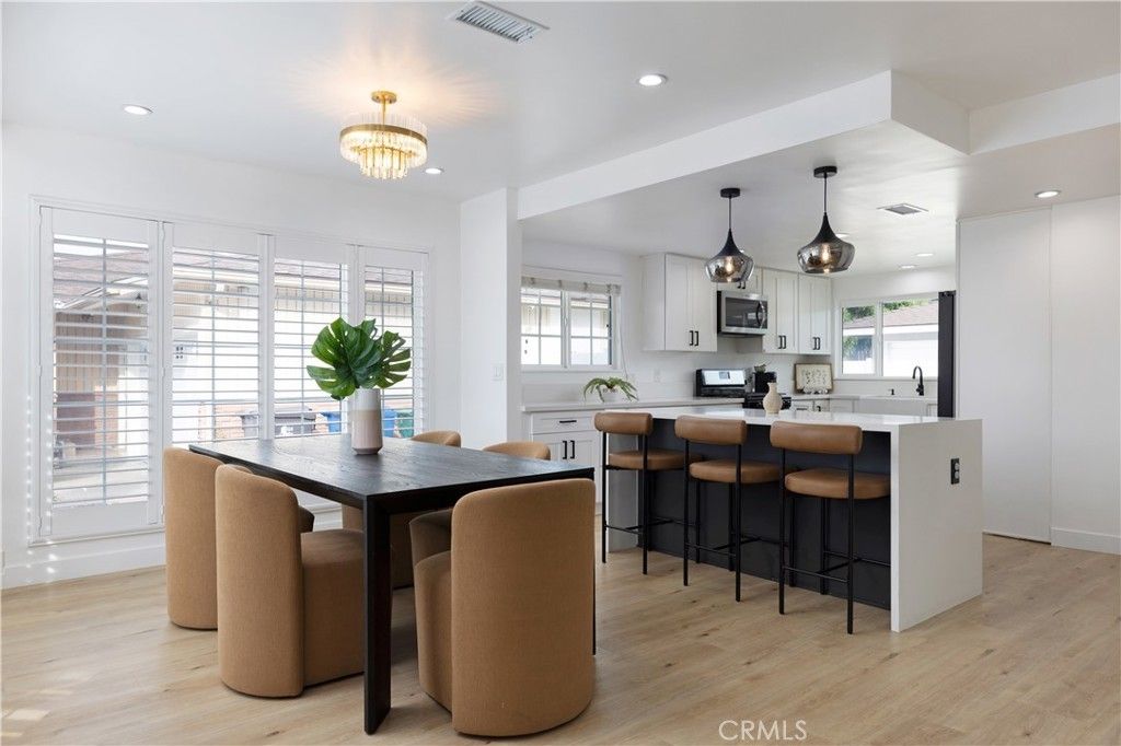1066 E 45th Way, Long Beach