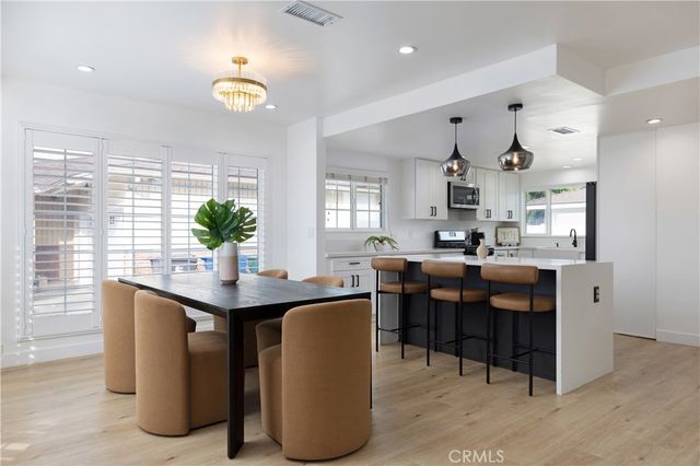 1066 E 45th Way, Long Beach