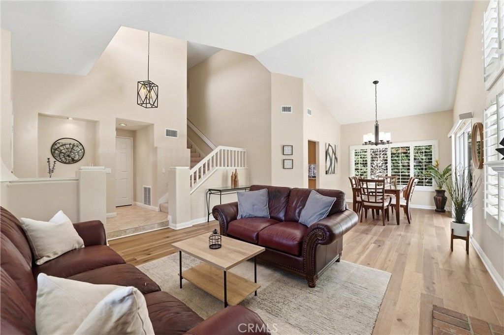2051 Pueblo, Tustin