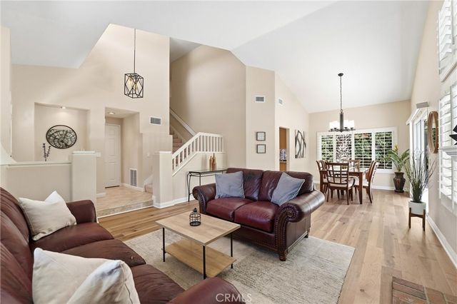 2051 Pueblo, Tustin