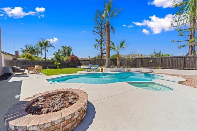 26741 Las Ondas, Mission Viejo
