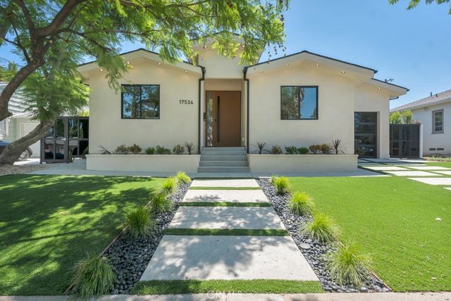 17534 Collins, Encino