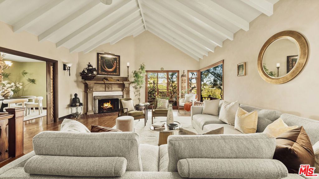2882 Belden Drive, Los Angeles