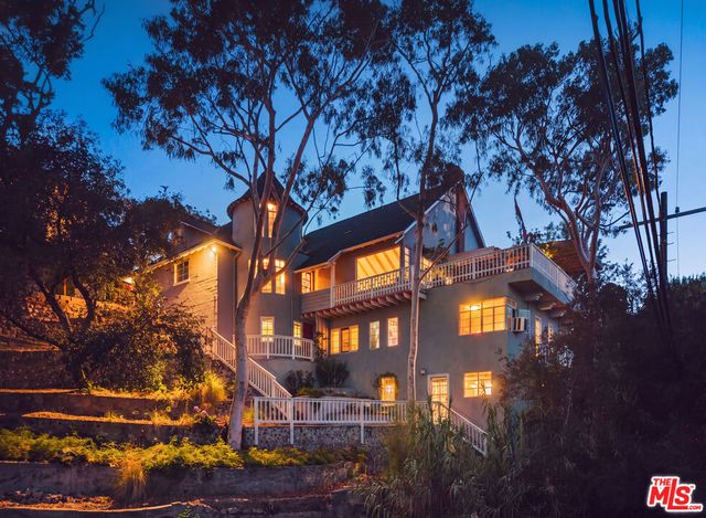 2882 Belden Drive, Los Angeles