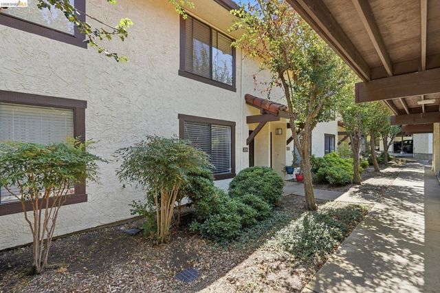 205 Del Valle Cir, El Sobrante